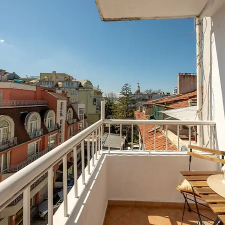 Location 2 Bedroom Next To The Апартамент Варна