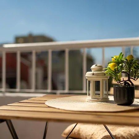 Апартаменти Location 2 Bedroom Next To The