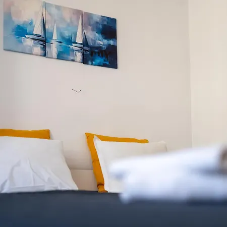 Апартаменти Location 2 Bedroom Next To The *