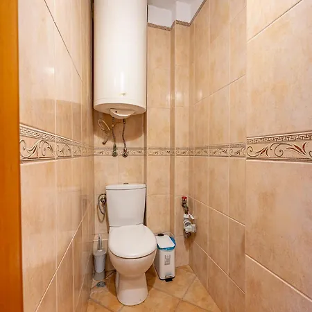 Апартаменти Location 2 Bedroom Next To The Варна
